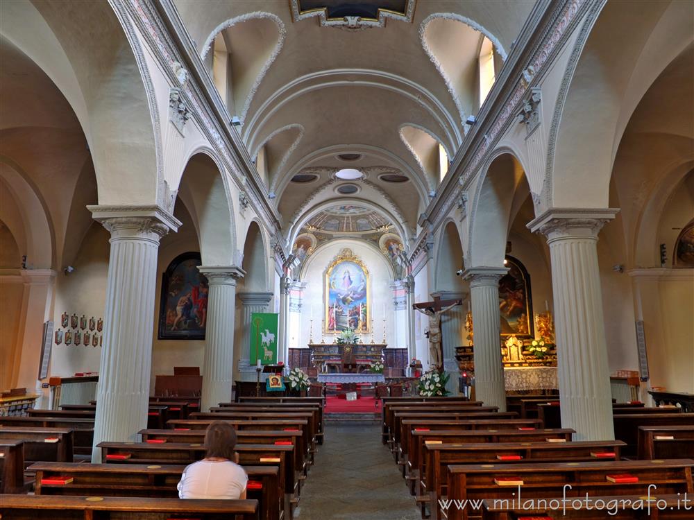 Vigliano Biellese (Biella, Italy) - Interior of the Church of Santa Maria Assunta